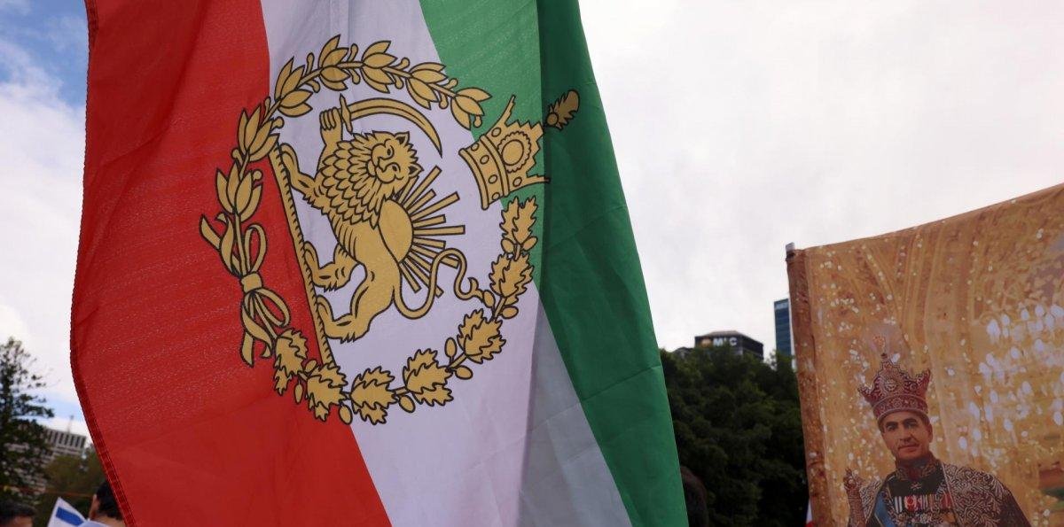 Iraníes protestan ahora desde azoteas y ventanas para burlar la represión