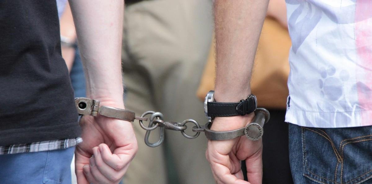 Insólito: Llamó a la policía para denunciar narcotráfico y terminó detenido junto a los delatados