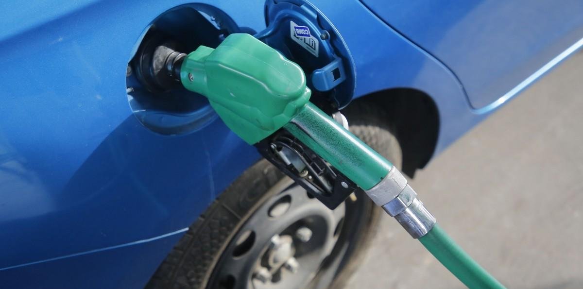 Bencina gratis por una hora: Estación de servicio regalará combustible toda la semana a sus clientes