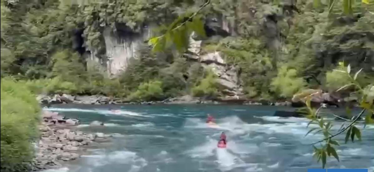 Cancelan visas y ordenan expulsión de turistas rusos sorprendidos en motos de agua en el río Futaleufú