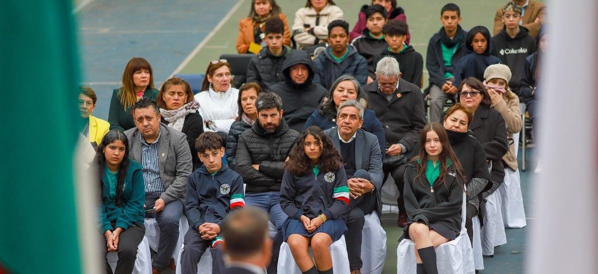 Disputa Desbordes vs SLEP llega a tribunales: alcalde busca revertir cesión de colegios o indemnización - La Tercera