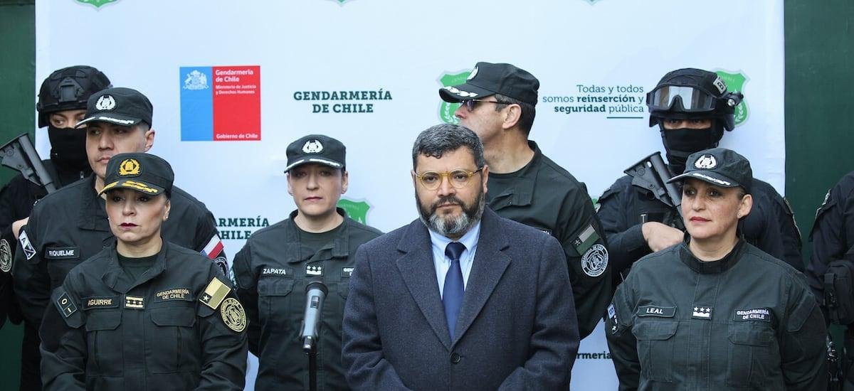 Gobierno golpea la mesa y suspende vacaciones de jefaturas en Gendarmería ante seguidilla de liberación de presos por error