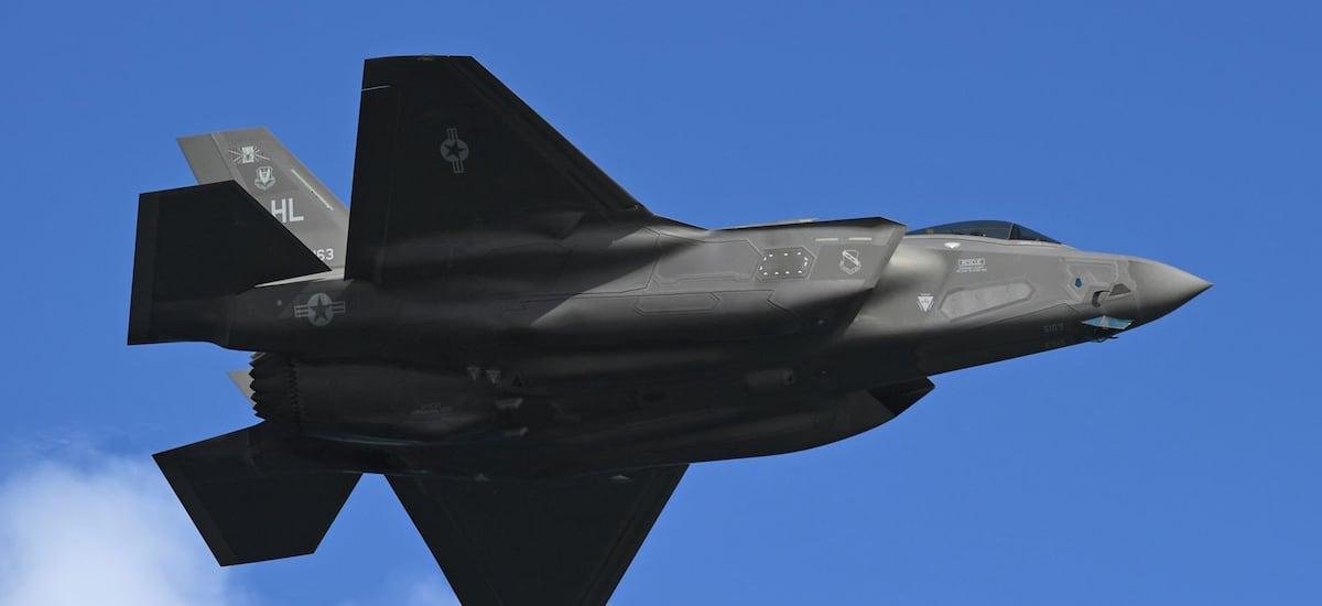 Qué se sabe del expiloto de la Fuerza Aérea de EEUU acusado de conspirar para entrenar al Ejército de China - La Tercera