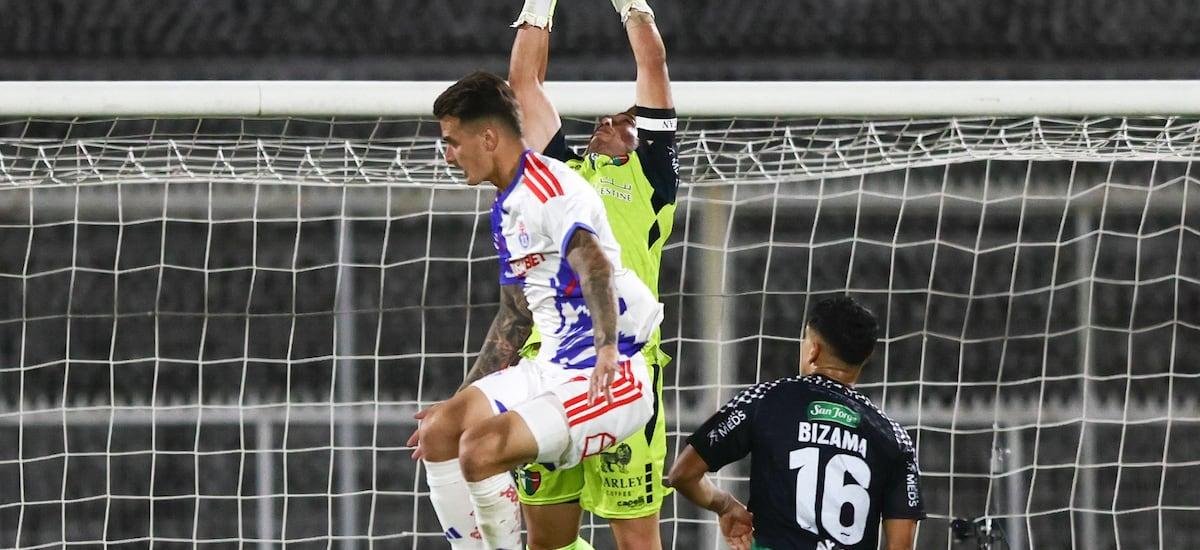 “La mano de Zaldivia es burda”: la ANFP libera los audios del VAR del polémico gol anulado a la U ante Palestino