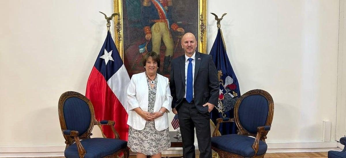 Ministerio de Defensa tramitó el 17 de febrero la solicitud de concesión marítima para China Mobile por cable submarino - La Tercera