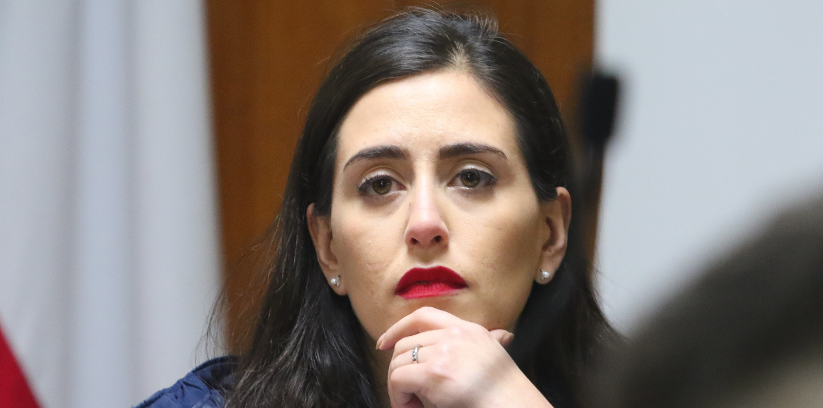 “La burocracia no puede anteponerse a la vida”: alcaldesa Ripamonti defiende gestión en megaincendio tras informe de Contraloría