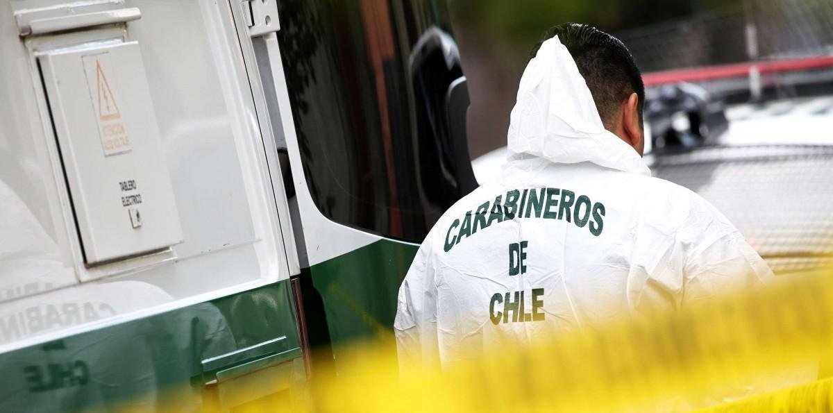Adolescente mató a puñaladas a su padre en la Plaza de Armas de Tomé en el Biobío