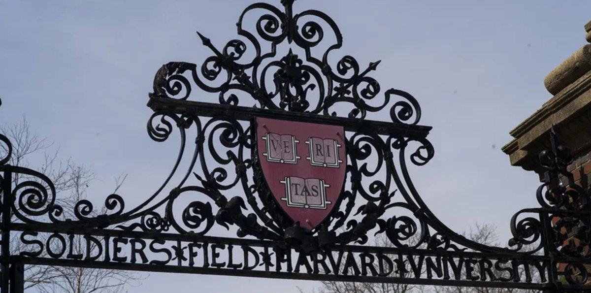 Trump exige a la Universidad de Harvard una indemnización de 1.000 millones de dólares