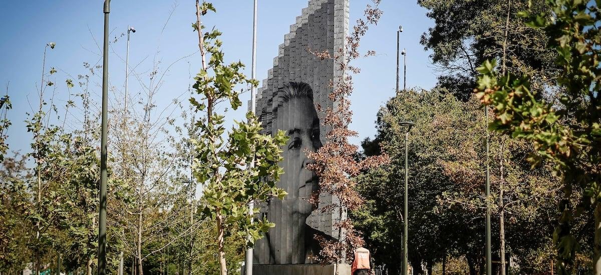 Monumento a Gabriela Mistral en Baquedano ultima detalles ante su inminente estreno en sociedad