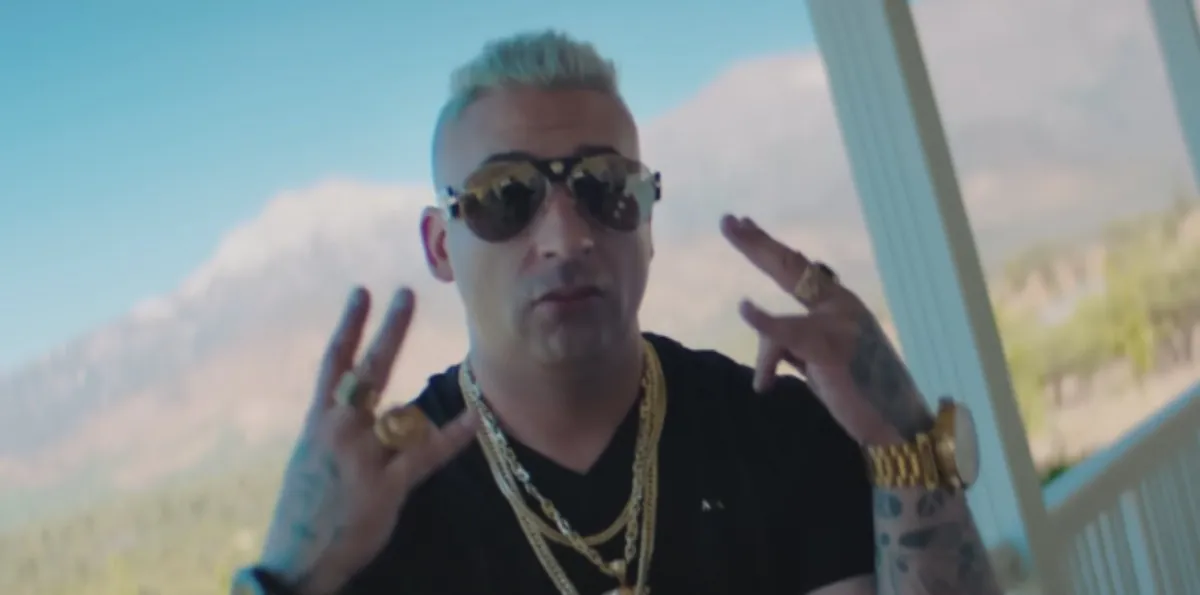 Estaba encargado de los "puntos de venta": Detienen a cantante urbano por microtráfico de drogas en domicilios de Pudahuel