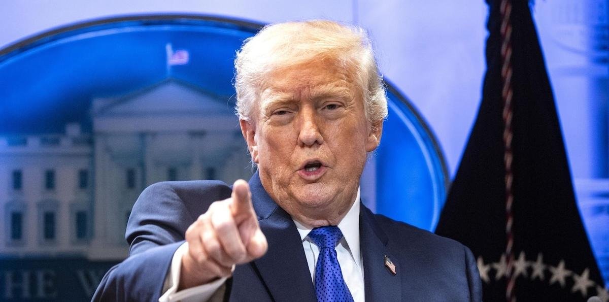 Trump anunció que subirá el nuevo arancel global a un 15%