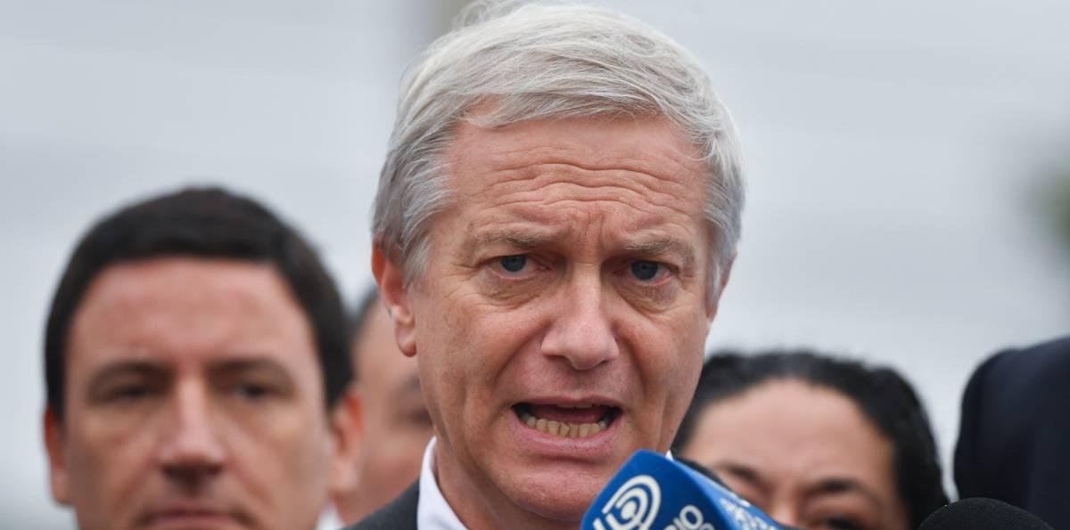 Kast se cuadra con Squella y critica al Gobierno por candidatura de Bachelet: “No queremos que dejen amarrados los destinos del país”