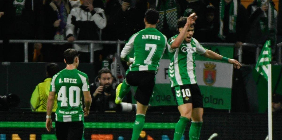 Celebró Pellegrini: Real Betis venció a Feyenoord y clasificó directo a octavos de la Europa League