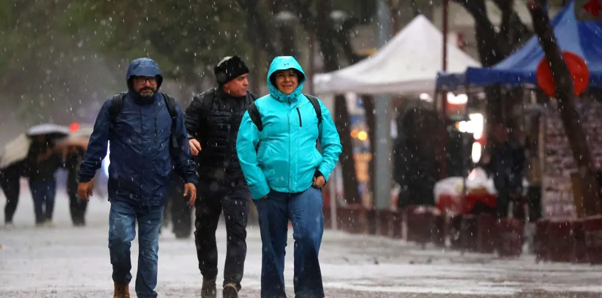 Alerta Temprana Preventiva para la Región Metropolitana: Se esperan tormentas eléctricas con granizos