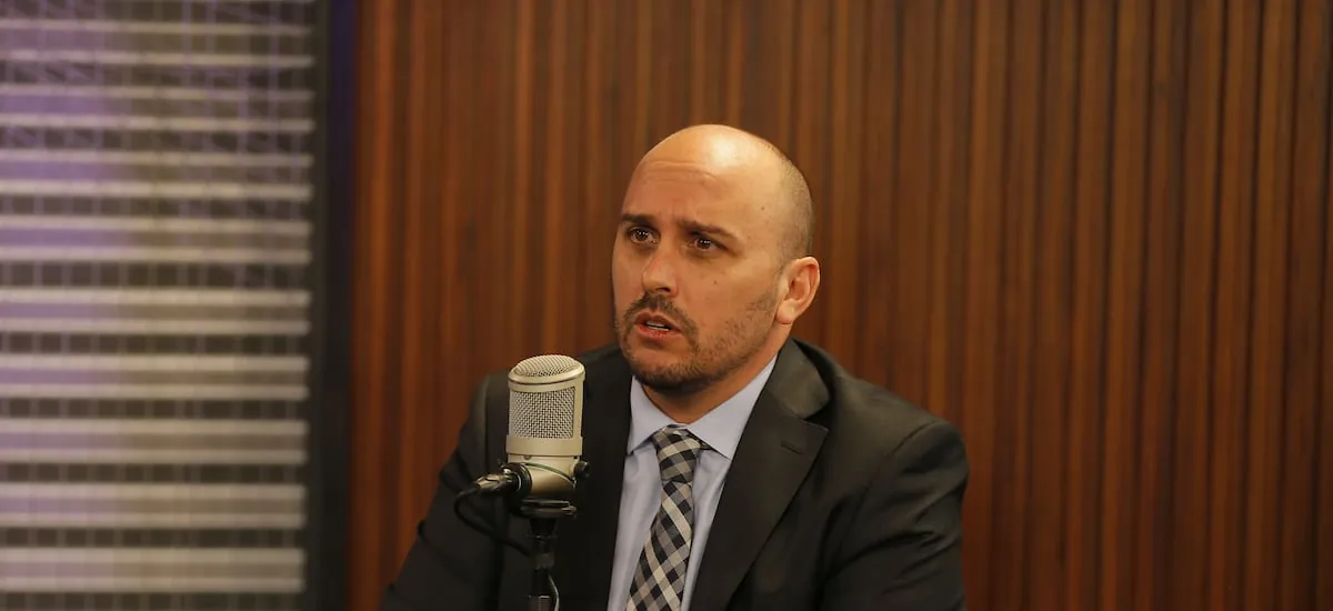 Senador Longton cuestiona salida de Pedro Araya de la comisión de Constitución y califica el hecho como “una canallada”