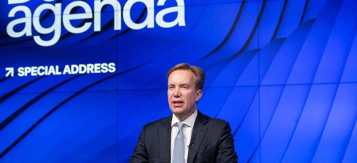 Director del Foro Económico Mundial renuncia por vínculos con Jeffrey Epstein - La Tercera