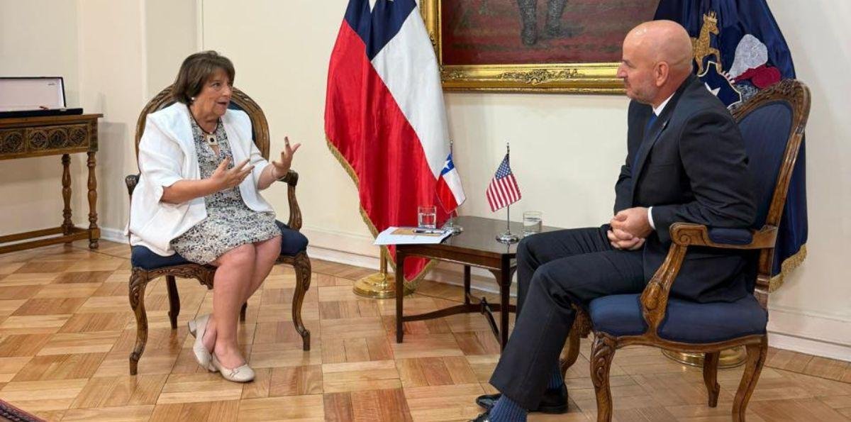 Ministra Delpiano se refirió a reunión con embajador de Estados Unidos por cable submarino chino: “No fue una advertencia”