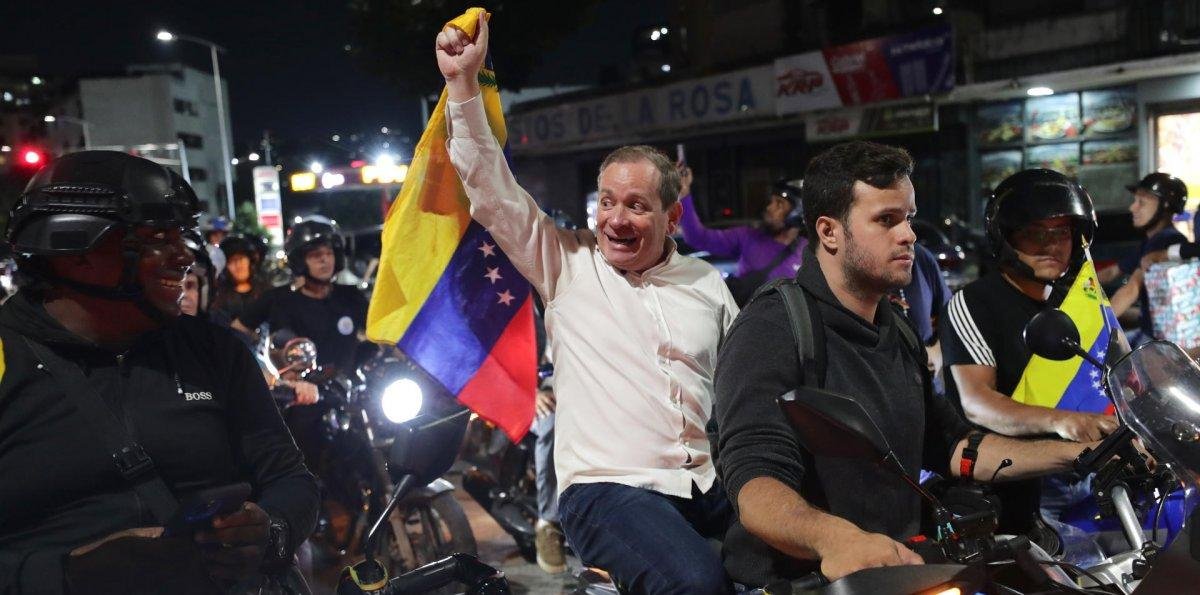 Venezuela detuvo a exdiputado tras excarcelación y ordenó arrestos mientras debate amnistía