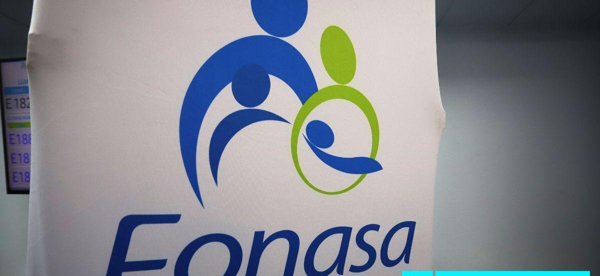 Cuando llamas a Fonasa, responden desde Perú: la externalización del call center que abre dudas