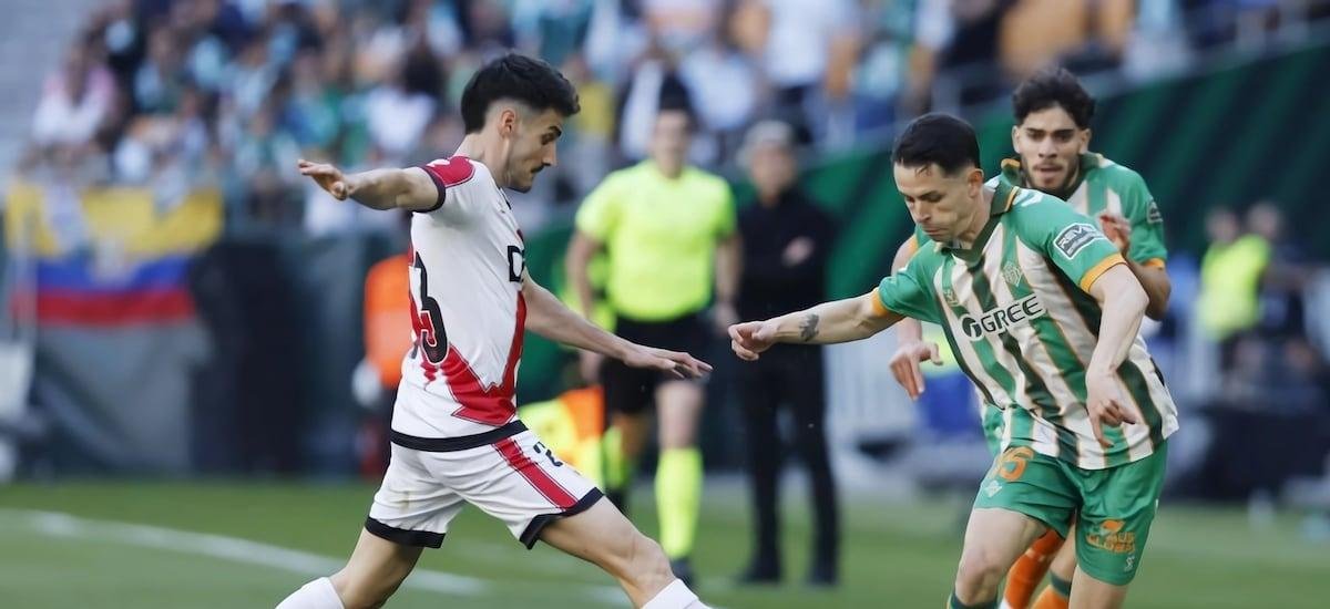 Un apático Betis de Manuel Pellegrini cede un polémico empate ante Rayo Vallecano que lo aleja de la Champions League