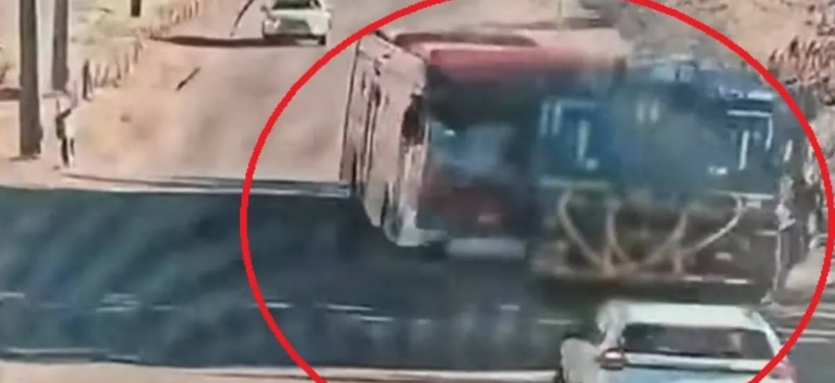 Conductor de bus RED que colisionó con camión aljibe en Pudahuel dio positivo a cocaína y marihuana: será formalizado - La Tercera