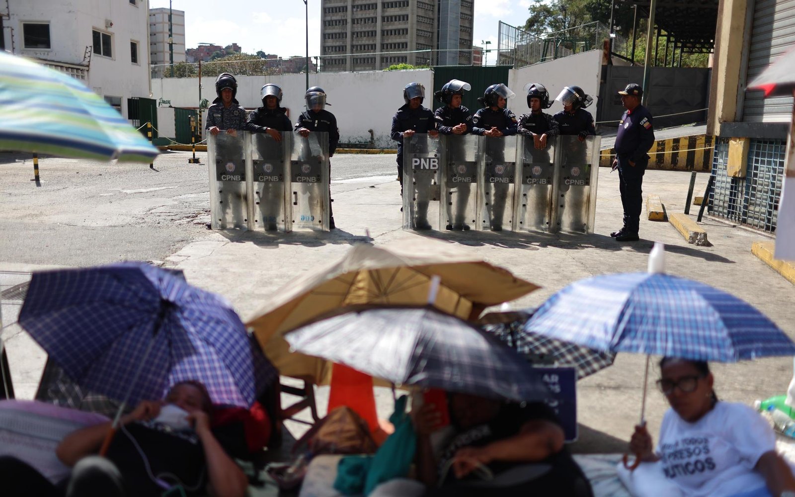 Venezuela: Familiares de presos políticos se unen a huelga de hambre en Caracas para pedir liberación