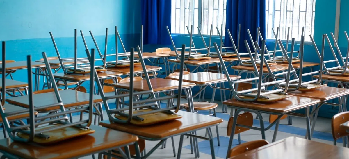 Mineduc amplía suspensión de clases a 10 comunas de la RM para este viernes tras aluvión en Las Condes