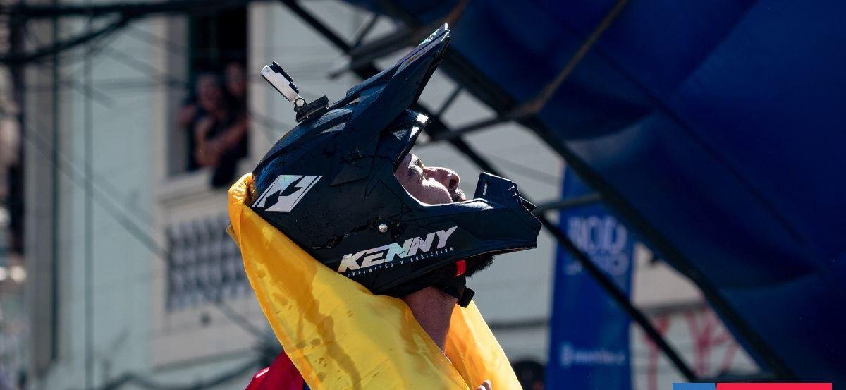 "No lo creía": Holguín celebra título del Valparaíso Cerro Abajo entre lágrimas y agradece a chilenos