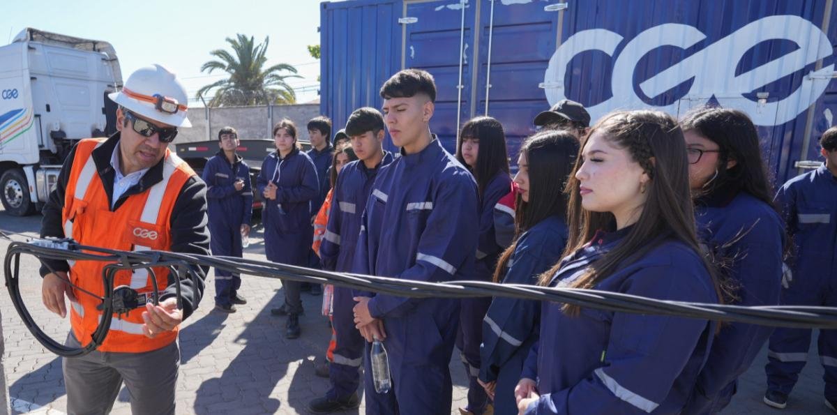 Programa Ilumina de CGE benefició a casi 1.500 personas en 2025