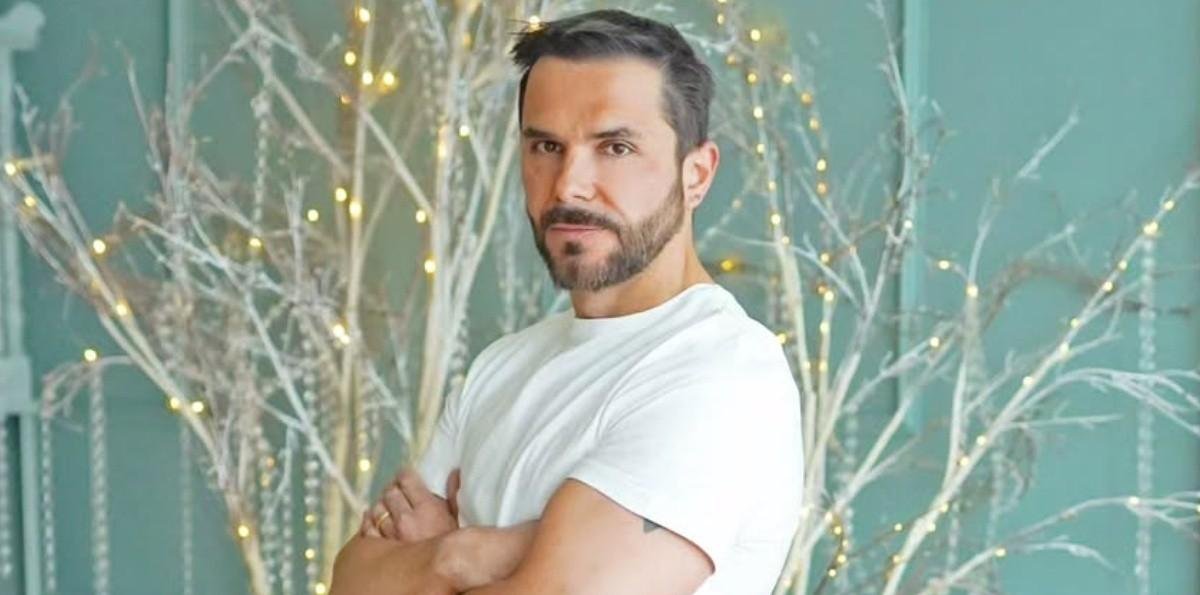 Dejó a Ludmila atrás: Álvaro Ballero comparte fotografías en traje de baño junto a su nueva pareja