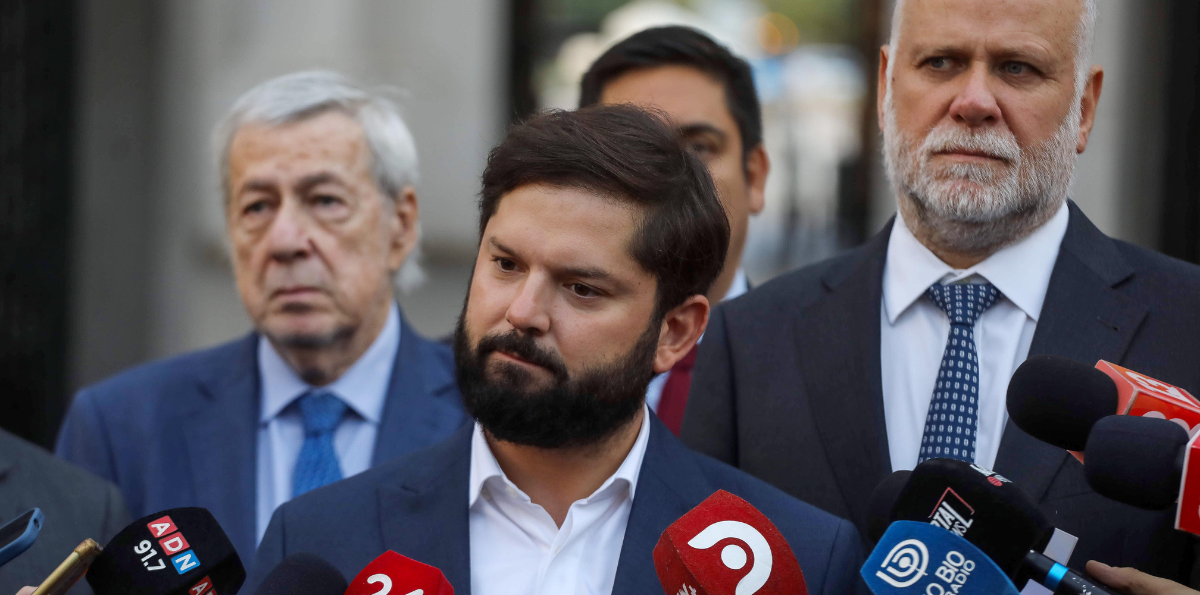 ¿Semanas o días antes?: la fisura en la versión de Boric sobre cuando le informó a Kast del cable chino