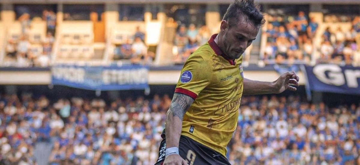 Barcelona arruina la sorpresa y anuncia la llegada de Octavio Rivero a Universidad de Chile - La Tercera