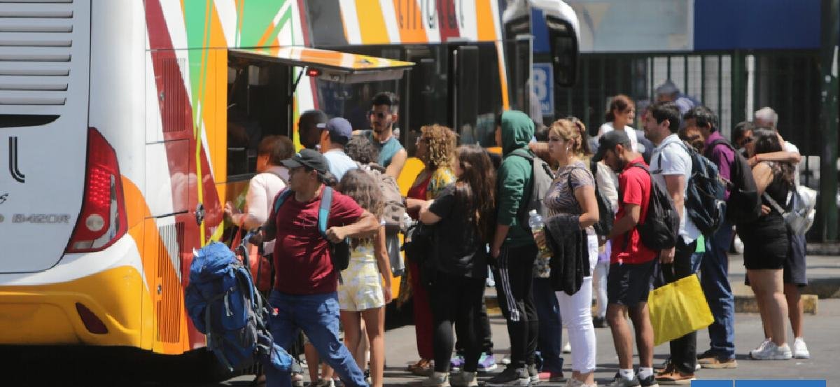 Cuidado de equipaje, puntualidad y tarifas claras: Sernac recalca los deberes de las empresas de buses