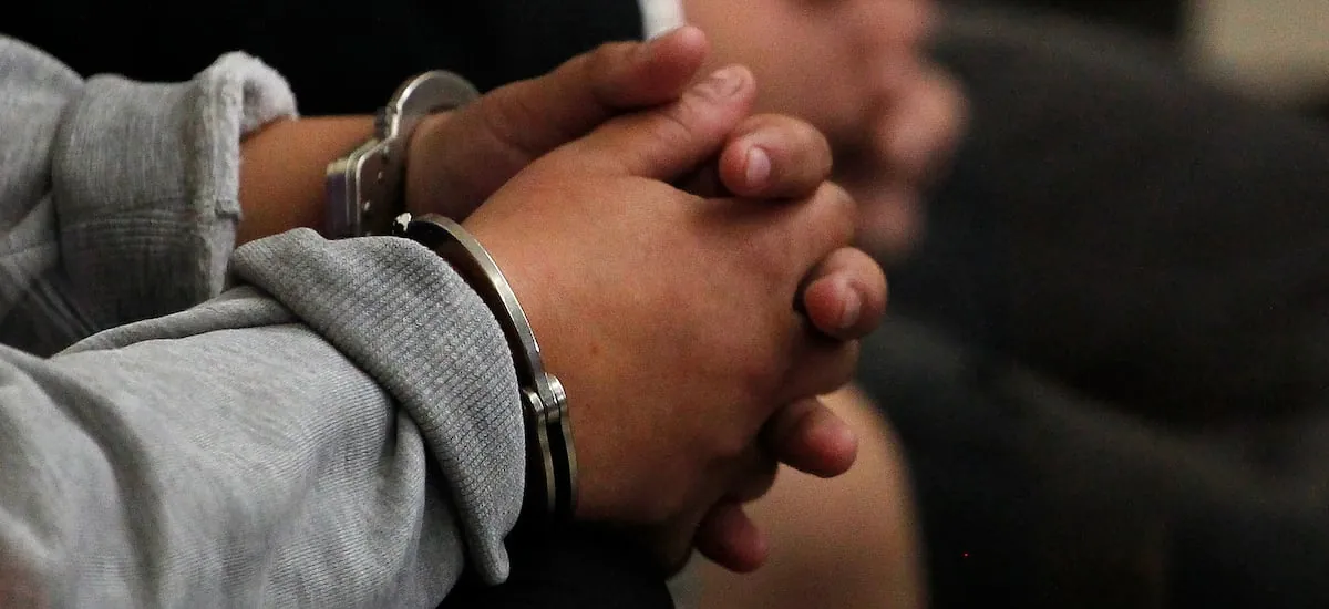 Amplían hasta el miércoles detención de excarabineros acusados por agresión sexual y eventual encubrimiento en Valparaíso