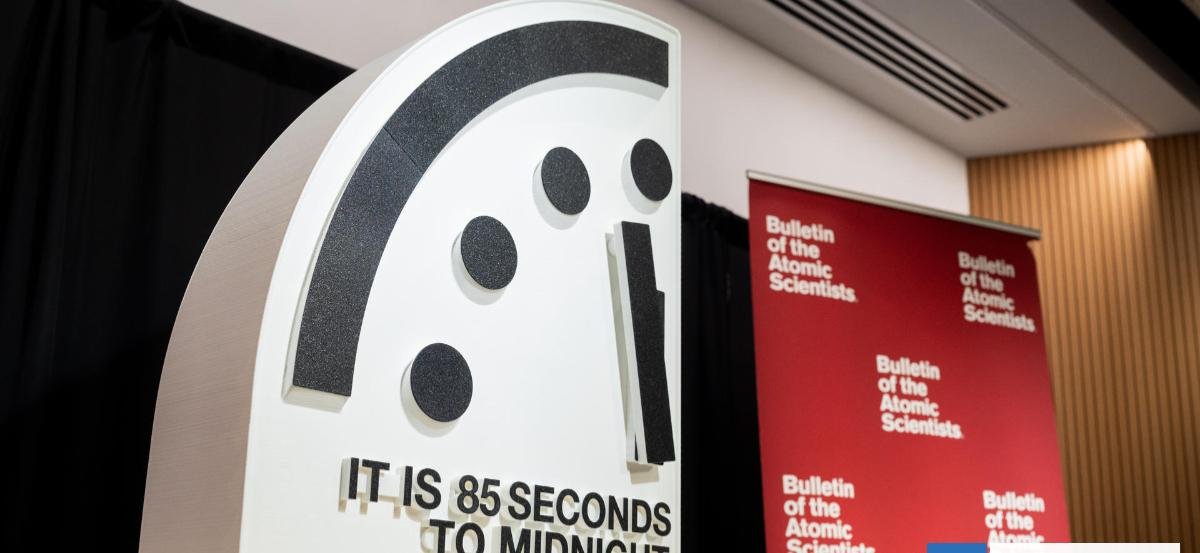 El Reloj del Juicio Final fija 85 segundos para el apocalipsis: culpan a países "hostiles y agresivos"