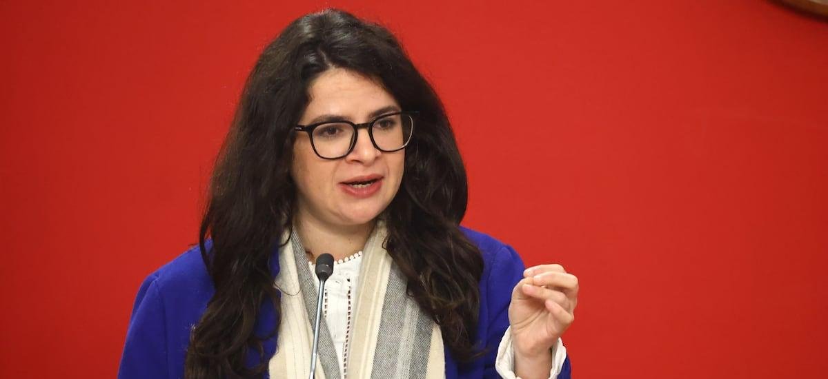 Ministra Orellana apunta contra alcalde de Penco por demoras en entrega de ayuda a damnificados