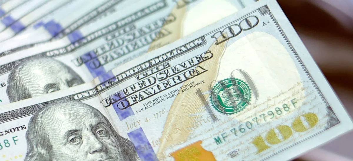El dólar cierra sin variaciones en una jornada plana para el cobre