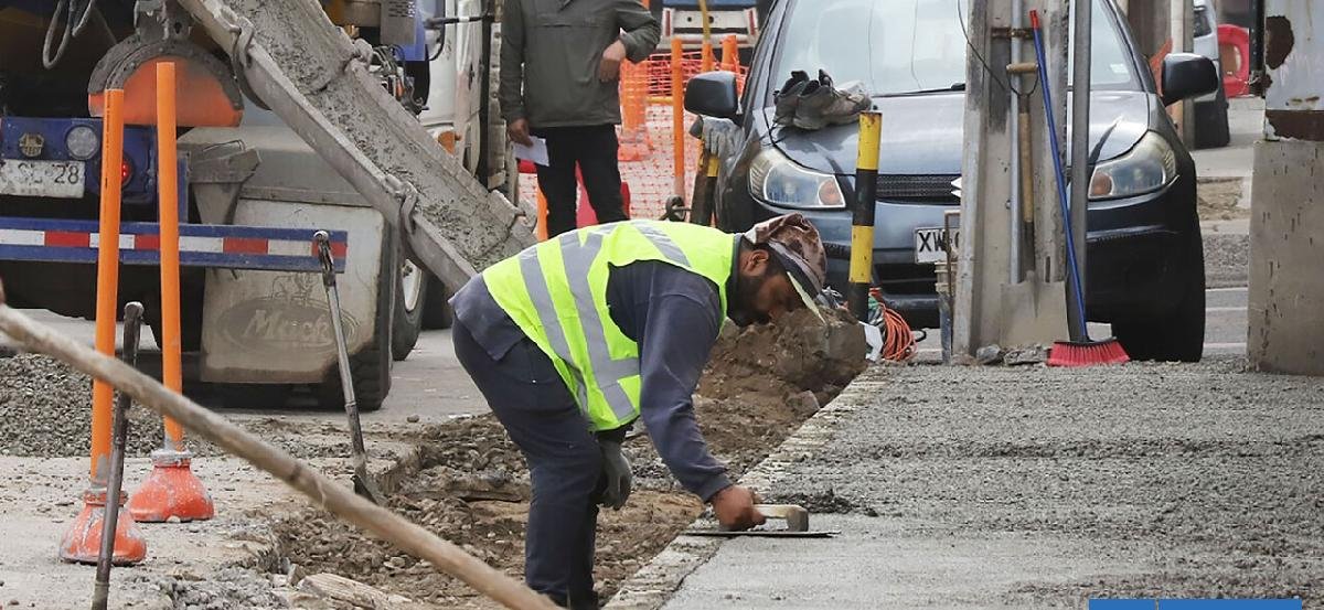 Desempleo en Chile bajó al 8,0% y en la RM alcanzó el 8,6%: informalidad tuvo ligera alza