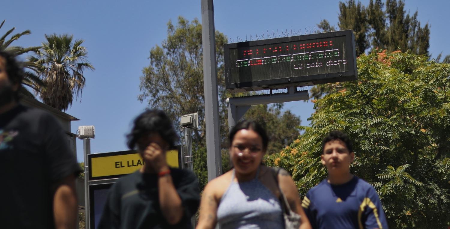 Tramos de la Línea 2 del Metro de Santiago vuelven a estar operativos tras interrupción por persona en la vía