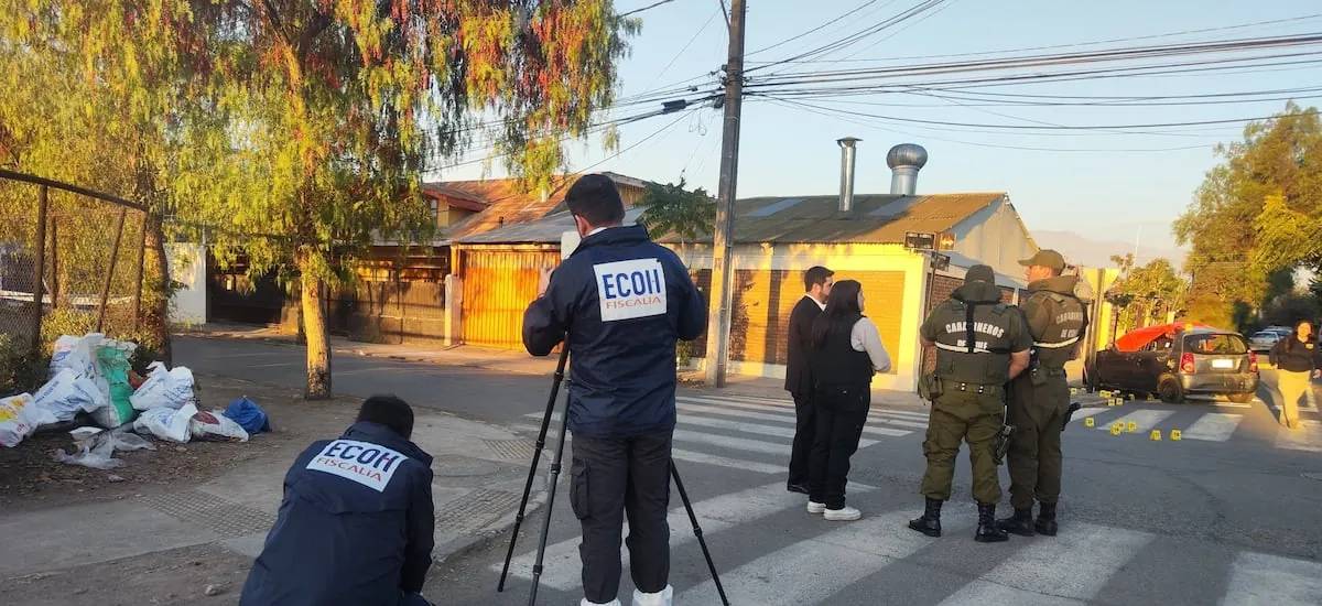 Balacera cerca de colegio deja un fallecido y otro herido grave al interior de un vehículo en Pedro Aguirre Cerda