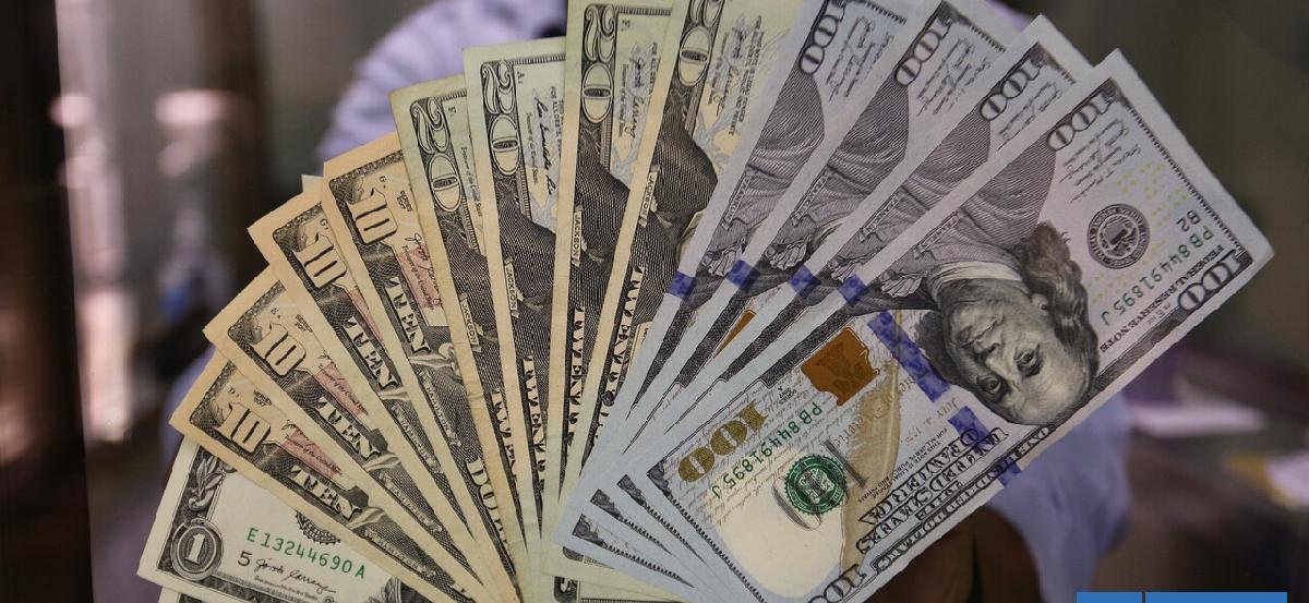 El dólar busca rumbo en una jornada de aparente calma en los mercados: ronda los $853 en la mañana