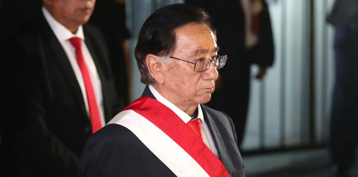 Nuevo presidente de Perú prometió una "transición democrática electoral pacífica"