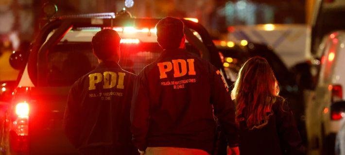 Funcionario de la PDI repele portonazo en su contra en Maipú: Uno de los delincuentes resultó herido de bala