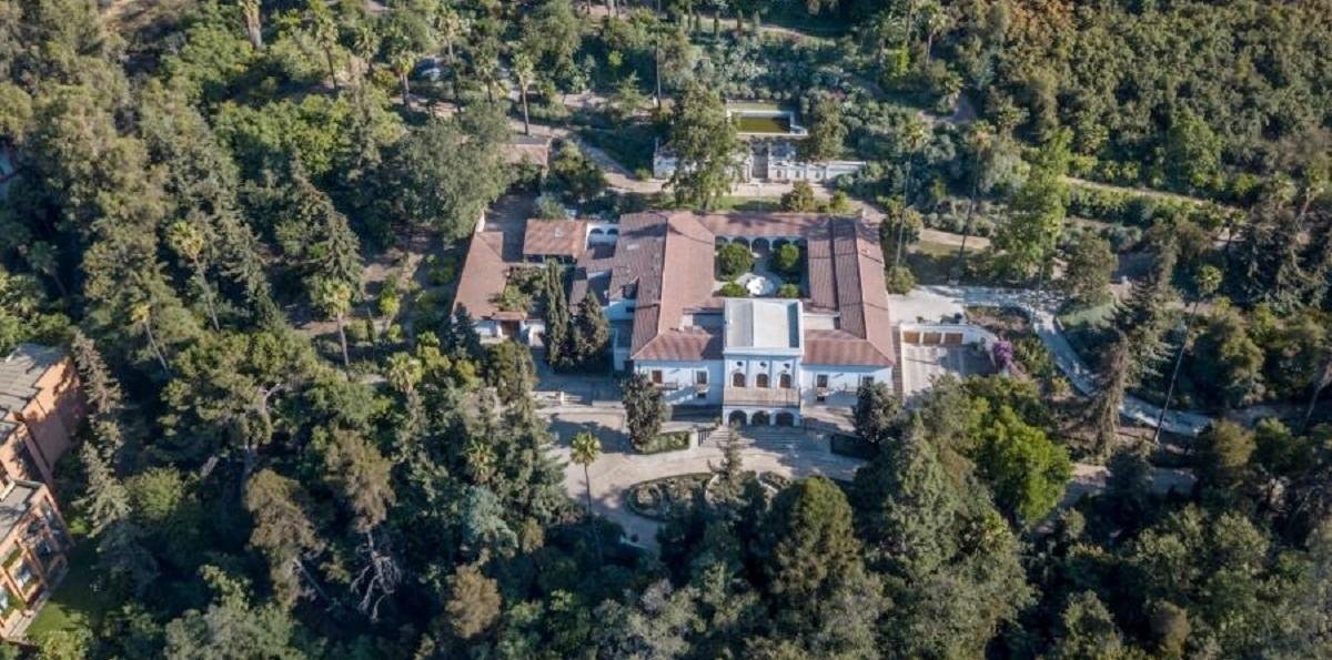 Proyecto inmobiliario en la casa más cara de Santiago enfrenta trabas: ¿Qué pasa con el terreno?