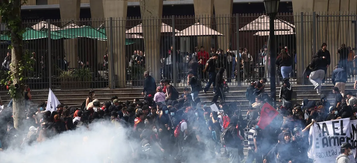 Gobierno entrega balance preliminar de detenidos tras marcha estudiantil y condena agresión a alumnos de la UC