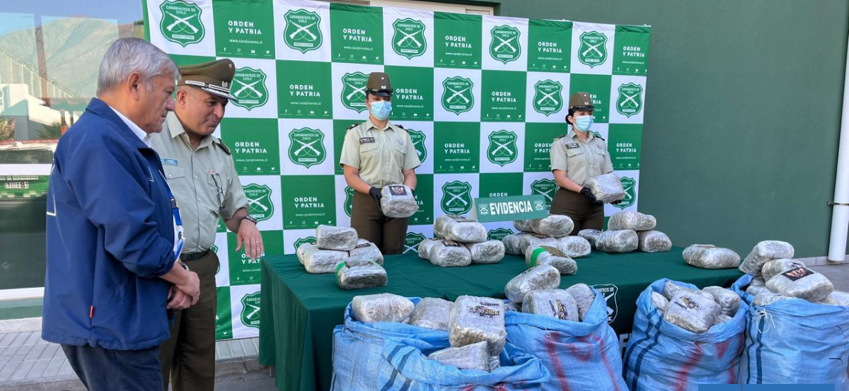 Carabineros halla más de 210 kilos de marihuana ocultos en auto abandonado en Zapallar