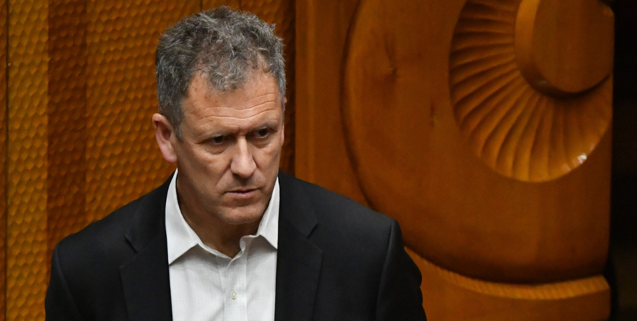 Versión de ministro Muñoz bajo presión: Habría firmado concesión para cable China-Chile Express que fue anulada en 48 horas