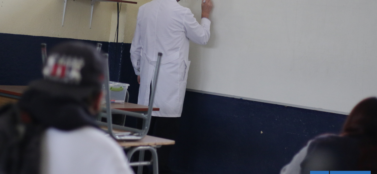 Superintendencia de Educación explica situación de docentes ante prohibición de celulares en aulas