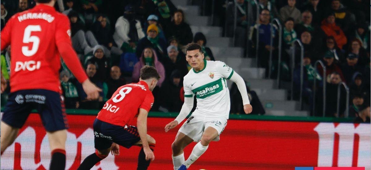 Lucas Cepeda ilusiona en su estreno como titular en el Elche: casi marca en dos ocasiones
