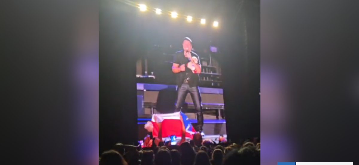 Durante show en Concepción: Chayanne agradece a Bomberos y a quienes cooperaron tras últimos incendios